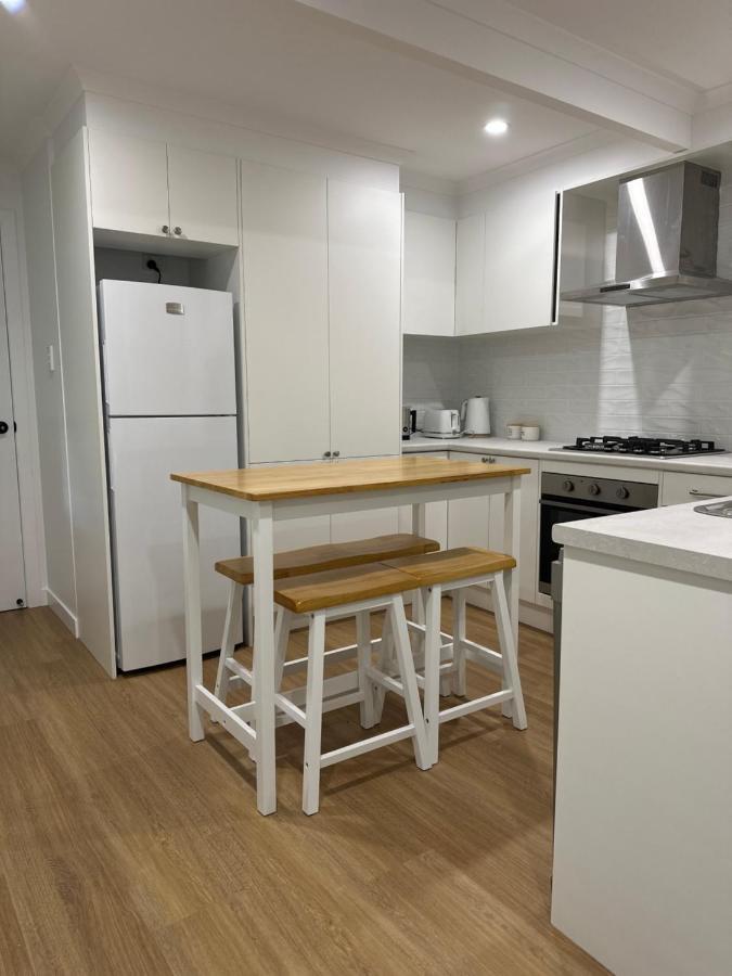 Hunchy Hideaway Aparthotel Монтвил Екстериор снимка